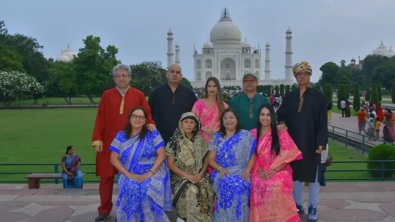 From Delhi: Day Trip to Taj Mahal and Agra Fort by Car