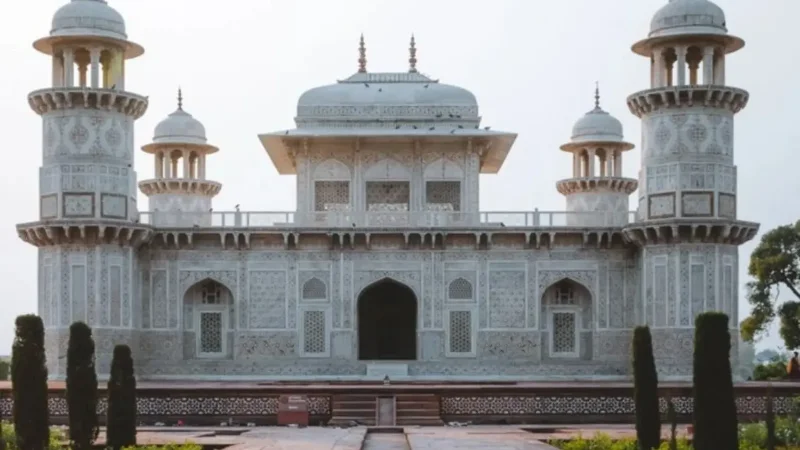 From Delhi: Taj Mahal And Agra Overnight Tour
